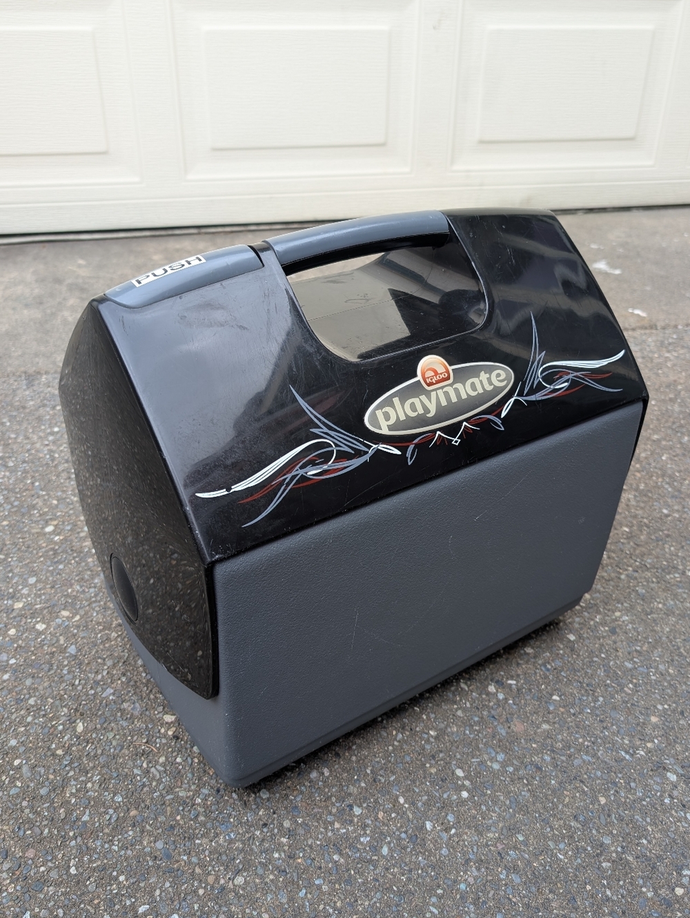 🔥RARE🔥Igloo Playmate Elite Pinstripe Cooler